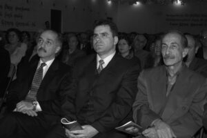 نشست های تبلیغاتی انتخاباتی دوره هفتم مجلس شورای اسلامی (گئورک وارطان،نفر وسط در کنار دکتر لئون داویدیان و وارطان وارتانیان)