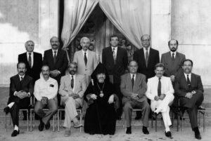 شورای خلیفه گری ارامنه تهران در محل حیاط کلیسای سورپ سارکیس (داویدیان،نفر اول ایستاده از سمت راست)