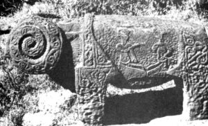 سنگ مزار به شکل تندیس قوچ