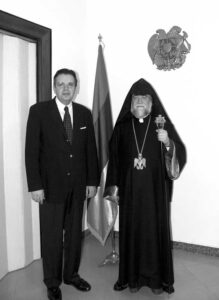 جاثلیق آرام اول و سفیر ارمنستان در ایران
