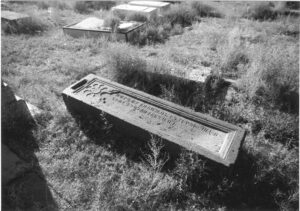 شکل9.نمونهٔ سنگ قبر قدیمی، مارکار بابایان،1869 م مائخذ: آرشیو میراث فرهنگی آذربایجان شرقی