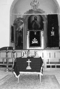 شکل4 . نمای داخلی (محراب و میز مخصوص میت) مائخذ: ‹‹تاریخ کلیساهای آذربایجان شرقی››