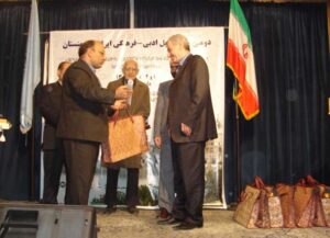 اهدای هدایا: آنانیان،میناسیان و دهقان نژاد