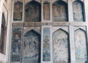 نقاشی های دیواری ایوان جنوبی (پیش از مرمت)