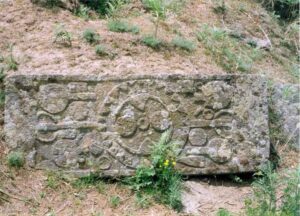 تصویر 10: نمونه سنگ قبرهای گورستان مهلم