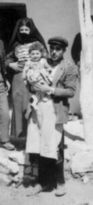 مرد فریدنی با پیش بند مخصوص کار