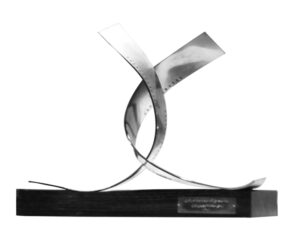 تندیس مراسم بزرگداشت دست اندرکاران ارمنی سینما و تلویزیون ایران