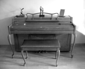 پیانوی واروژان