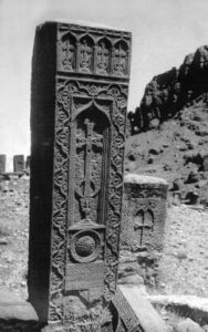 نمونه ای از این سنگ صلیب ها (خاچکار)