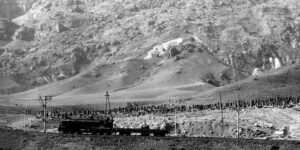 تخریب و حمل سنگ ها با قطار