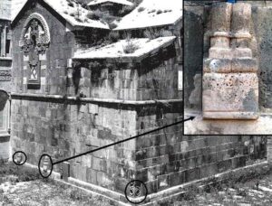 سنگ های حجاری شده کلیسای قبلی