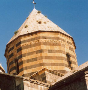 گنبد کلیسای سیاه رنگ