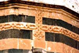 تزیینات گنبد کلیسای سیاه رنگ