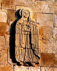 نقوش حضرت مریم بر روی دیوار شمالی کلیسا