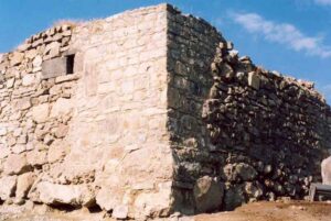 کلیسای داخل روستا