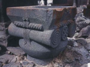 بقایی از ستون های کلیسای سورپ گریگور