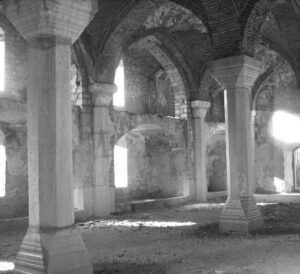 نمای داخلی صحن مسجد