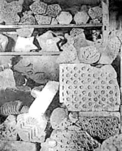 نمونه ای از موزاییک و آجرهای چند ضلعی