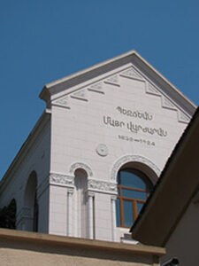 نمایی از مدرسه بزجیان