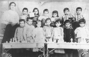 دانش آموزان کودکستان پارتیزاک،1895م