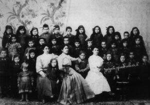 دانش آموزان کودکستان آزگاتور در تالاس،ابتدای قرن بیستم