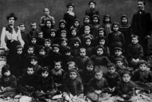 دانش آموزان کودکستان گاراتاش،ابتدای قرن بیستم