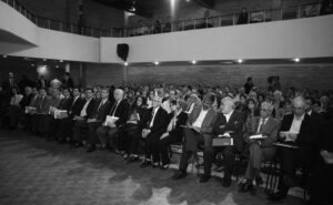 رونمایی کتاب اقدام شرم آوردر حضور دکتر تانر آکچام، نویسندۀ کتاب