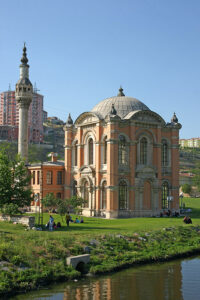 مسجد سعدآباد،اثر سارکیس بالیان