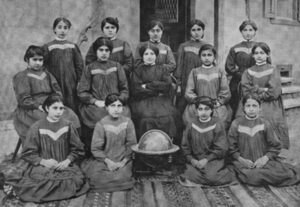 شاگردان کلاس ششم آموزشگاه دخترانه هریپسیمه در زمئورینا،1910م