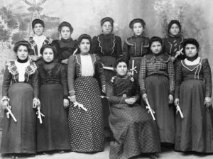 آموزشگاه دخترانه آینتاپ،سال های 1910م