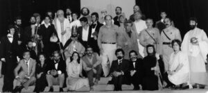 تصویری از گروه نمایشی باشگاه آرارات به کارگردانی آرامائیس آقامالیان 1361ش