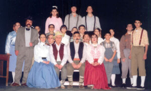 گروه نمایش چه بخواهیم چه نخواهیم ارمنی هستیم،به کارگردانی آشوت آدامیان،1387ش