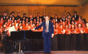 گروه کُر باشگاه آرارات،به رهبری ادیک هوسپیان،1357ش