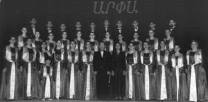 گروه کُر آرپا باشگاه آرارات،به رهبری رازمیک اوهانیان،1381ش