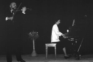 رسیتال پیانو و ویولن،خاچیک و رازمیک بابایان،1377ش