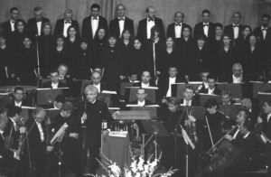 ارکستر سمفونیک سازهای زهی جمهوری ارمنستان،به رهبری لوریس چکناوریان،در ورزشگاه آرارات