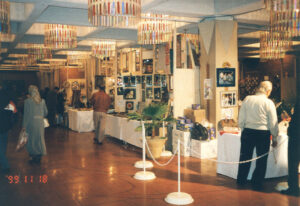 نمایشگاه و فروشگاه سالانه کارهای دستی اعضای انجمن پیش کسوتان در محل باشگاه آرارات 1384ش