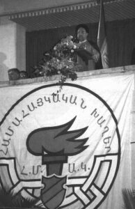 آقای محمد خاتمی،رئیس جمهور وقت،در مراسم گشایش سی و یکمین دوره مسابقات قهرمانی ارمنیان،1377ش