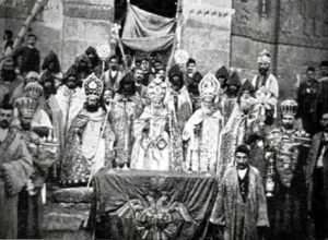 روحانیون در لباس رسمی برای انجام مراسم مذهبی،وان 1895م