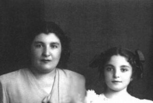 رزمری هارطونیان به همراه مادرش،لیانا،تهران،1950م