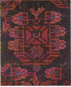 تصویر 12: طرح بته لز فزش جنوب ایران (ناحیه افشاری،کرمان) سده هفدهم تا هجدهم میلادی،اندازه 110 * 125 سانتی متر،مجموعه خصوصی.این طرح قدیمی ترین طرح بته است که تا به حال دیده شده و (درخت یسی) را با یک صلیب ارمنی در مرکز نشان می دهد.