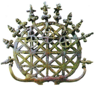 تصویر 23: وسیله برنزی مورد استفاده در مراسم از آلاچاهویوک آناتولیا،متعلق به نیمه دوم سده سوم ق م.اوایل دوره برنز موزه تمدن آناتولیا،آنکارا