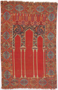 تصویر 36: فرشی در اندازه 112 * 168 سانتی متر،موزه بافته های واشنگتن،شکل برگ های زینتی در بالای قوس ها قابل توجه هستند.