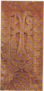 تصویر 38: خاچکار از یقگنادزور با تاریخ 1041م کلیسای سورپ هوهانس.ای خاچکار یادآور ویژگی ای بسیار مهم یعنی،طرح های همسان در ساختار ترکیبی در فرش ها و خاچکارهاست