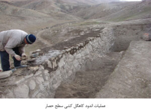 عملیات اندود کاهگل کشی سطح حصار