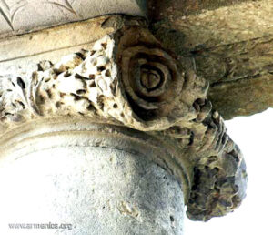 از سرستون های معبد گارنی