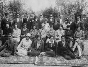 شاگردان کلاس سارکیس خاچاطوریان،جلفای نو،1930م (سمبات درکیورقیان:نفر وسط از ردیف ایستاده)