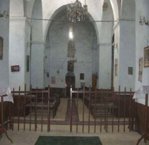 نمای داخلی دید از تالار سرودخانه به سمت ورودی