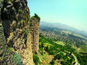 بخش هایی از دیوارها و استحکامات شهر سیس