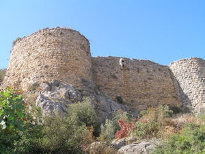 بخش هایی از دیوارها و استحکامات شهر سیس